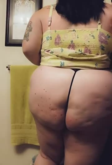 an ass this fat deserves to be worshiped 🙏🏻