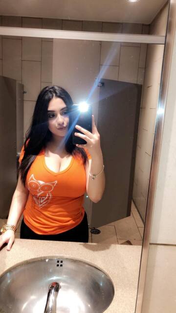 welcome to hooters