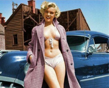 how about a classic belly? here's marilyn monroe!