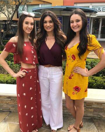 mom and daughters