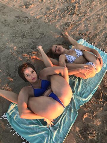 lunch on the beach 🏝😜 with lyra star