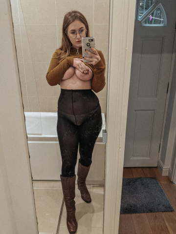 fall means pantyhose 🤘🍁