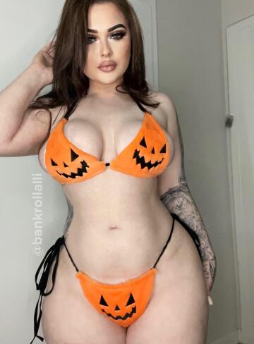 happy halloween! do you like my outfit? 🎃