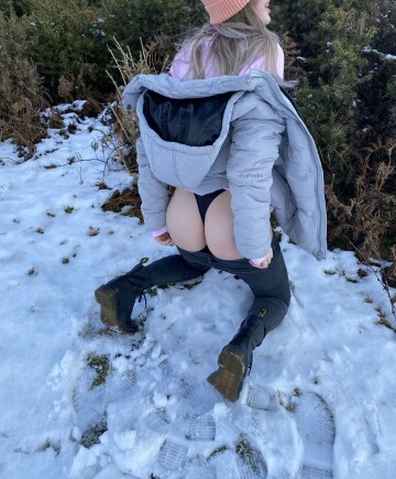 anyone brave enough to eat ass outside in the snow?