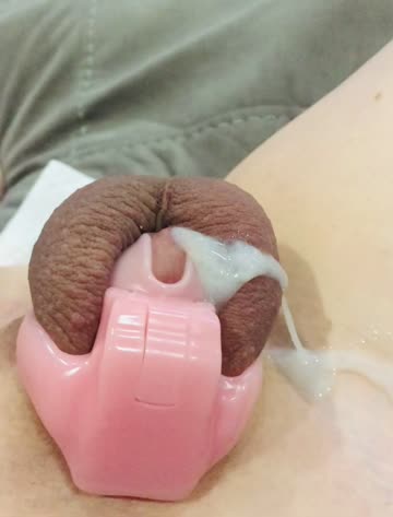 today is my chastity birthday! one full year of being 24/7 locked, every day and night, removing only to clean or get waxed. i had to masturbate to celebrate 🥳.