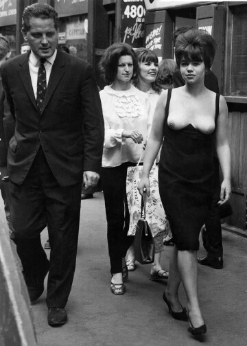 scenes from altboobworld - retro edition : 1960s everyday fashion on the streets