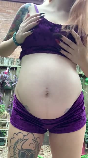 my neighbor wishes he was the one who knocked me up 😈