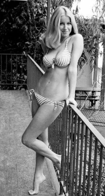 suzanne somers 1977
