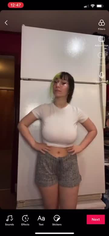 huge tits 😍😍😍