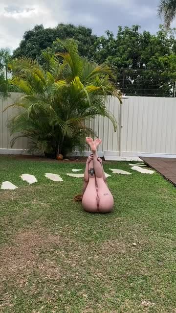 then you wakeup and there's me playing as a crazy bitch on your backyard 😜 join me?