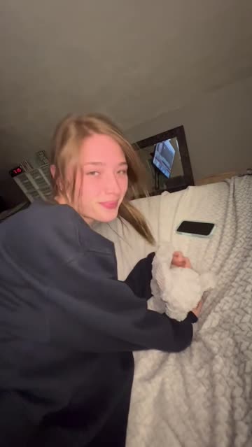 would you help me cheat on my boyfriendd?? 🥺💕