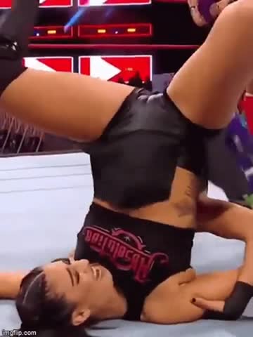 sonya deville camel toe😉😉