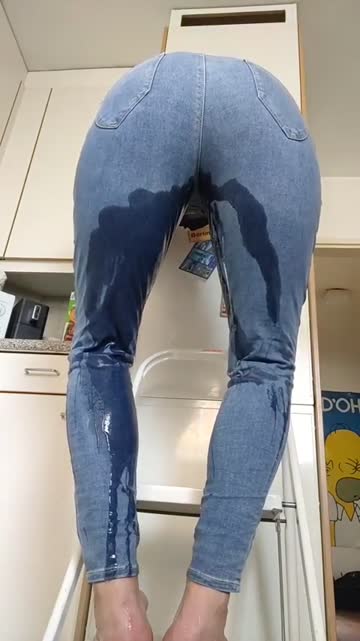 oops, i wet my jeans 💦