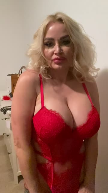 any younger guys into horny older women? 37yo