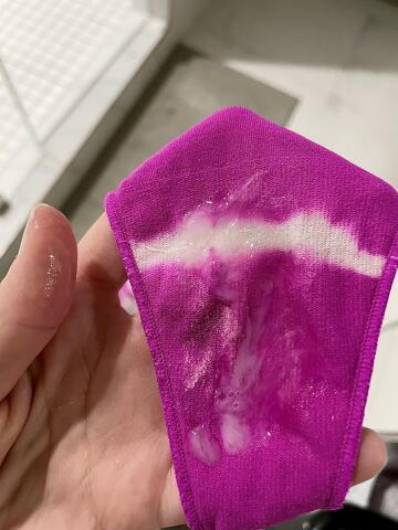 zoom in to see all my grool 👅