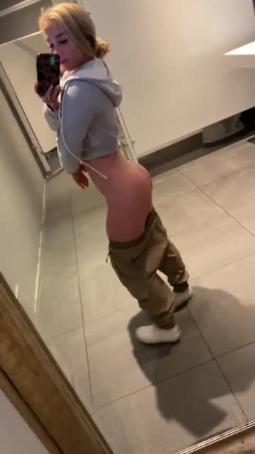 bend me over in the public bathroom 😋 [gif]