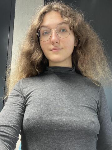 ermm how did i not know about this sub when i basically live braless in turtlenecks? 😅