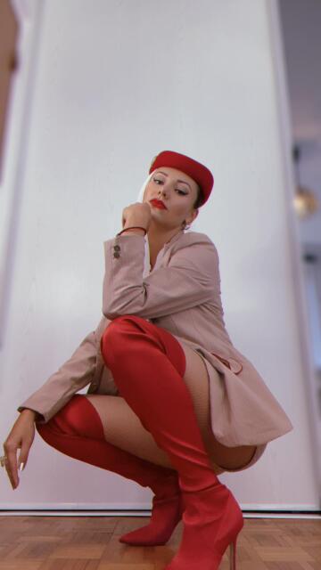 oh hiii, how u like the new uniform?