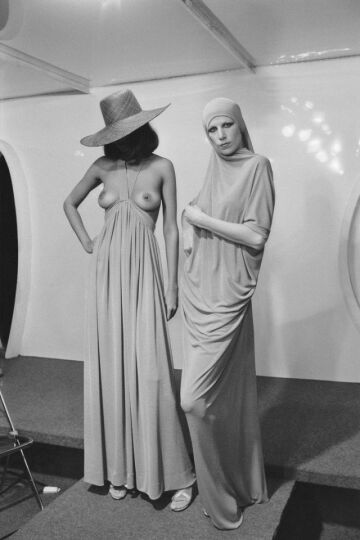 retro altboobworld : two very different outfit styles