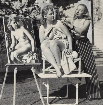 artist matches model to painting, tamara de lempicka and miss cecelia meyers with the painting suzanne au bain, 1940