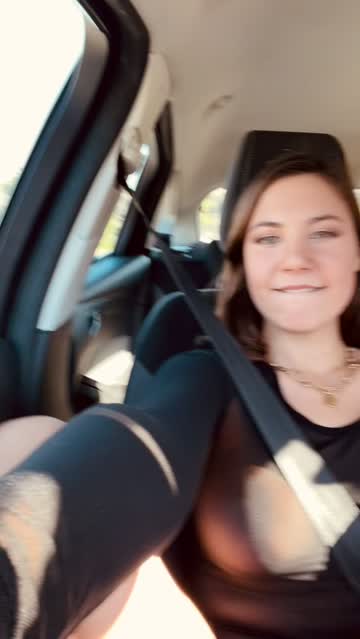 i don't like being bored on the road😋