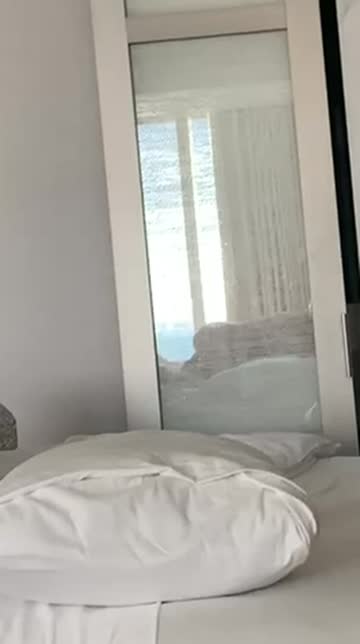 love watching in the reflections..