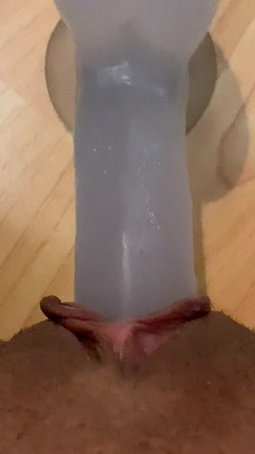 who else wants to try my asian pussy 😇