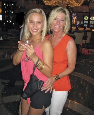 this mom/daughter combo 😍