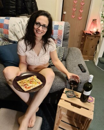 fancy pizza and wine with me? 47f