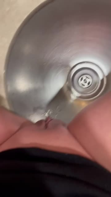 found a nice public sink to piss in and pop out my bloody tampon