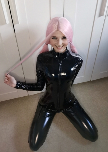 rubberdoll wannabe 🖤