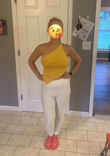 soooo. are clothes getting thinner or do they just assume a hoochie like me wants to show some nips. 🤣