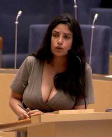 nooshi dadgostar har fan rätt schysst hylla för att vara en efterbliven politiker 😅