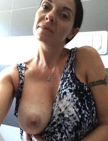 when your aunt sends you the wrong vacation photo 👀