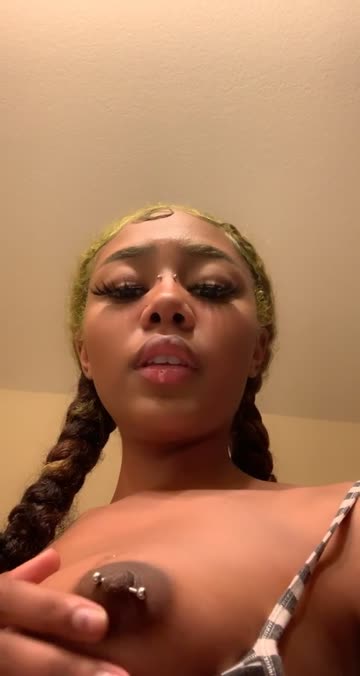 suck my titty for me bae