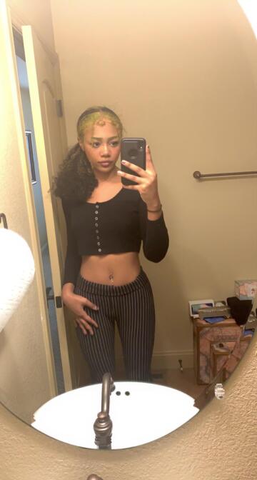 i haven’t worn a full length shirt in ages😅