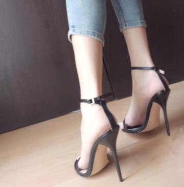 guys ! open heels or closed heels ? (oc)