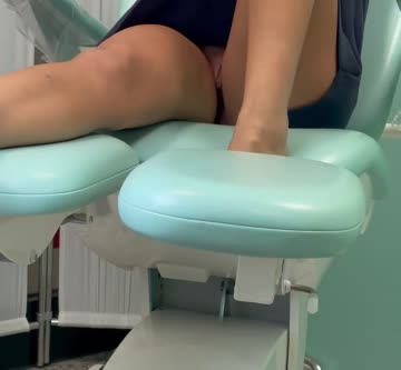 i always have a surprise when i go to the doctor... [gif]