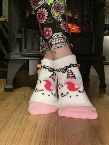 i just adore these little bitty fuzzy unicorn socks, but boy do they make my feet sweat!