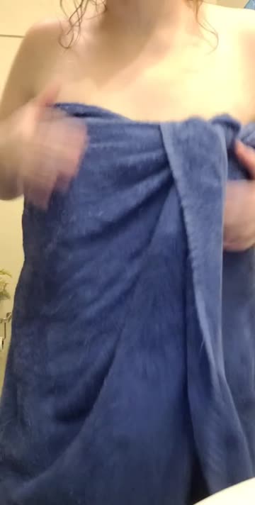 dry me off or keep me wet? 😏 [30f]