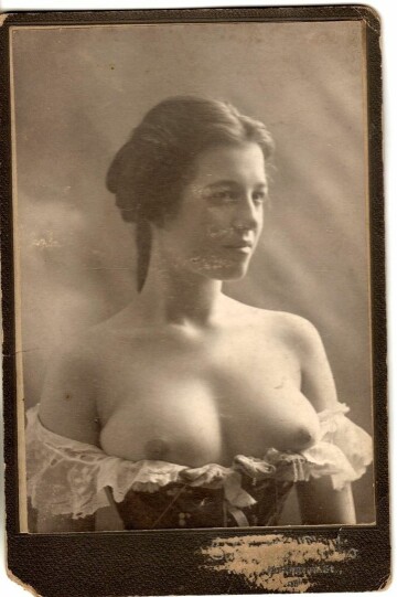 fine vintage nude lady showing breasts.