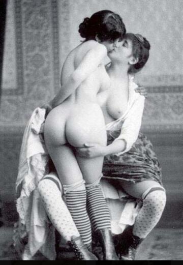 vintage erotic nude lesbians. one has a fine ass!