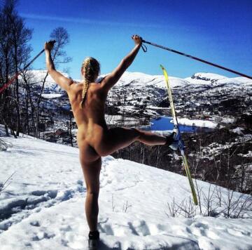 maria thorisdóttir skiing naked!!! 😍😍😍🍑🍑🍑