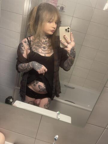 do u like alt girls with a little something extra? 🖤✨