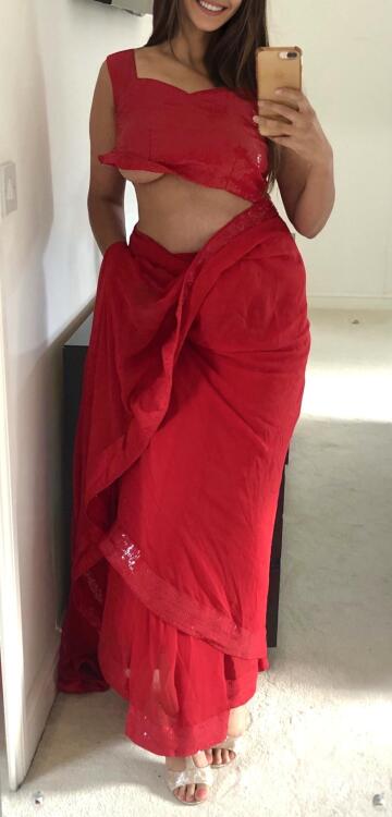 shall we make sari underboob a new trend? 😈💋 british punjabi indian
