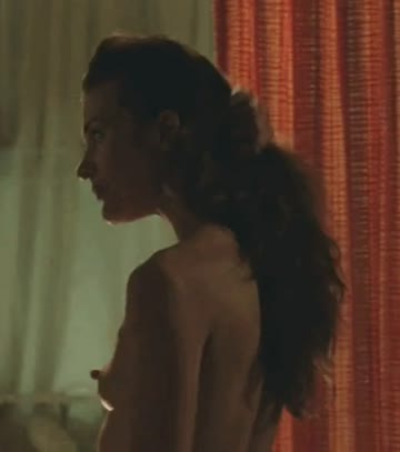 milla jovovich, hard nipples