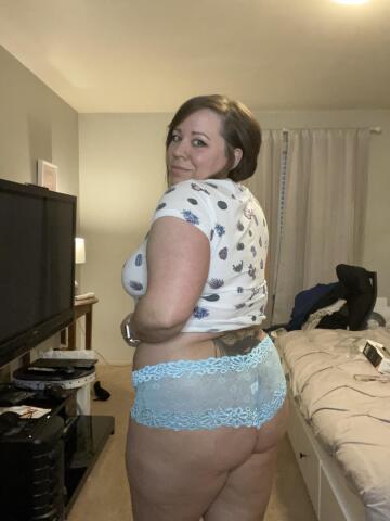 sexy bbw milf having some fun… i know it’s a mild post but that’s not always a bad thing!