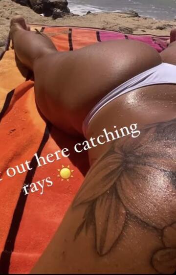 dani speegle’s bum in the sun ❤️‍🔥