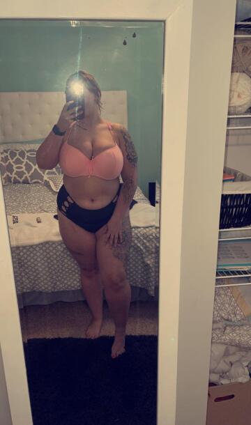 feelin more confident in my body, thick white girls do rule👑