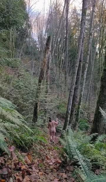 hiking is done better naked!